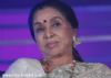 Asha Bhosle launches 'Dhakku makum' at Lalbaugcha Raja