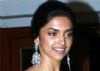 Deepika gets homely with 'Chennai Express' team