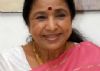 Asha Bhosle obliges fan