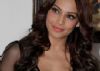 Bipasha finds it tough to shoot outdoors in India