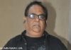 Satish Kaushik enjoys Mumbai winter