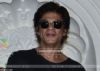Don't focus on clothes, focus on acting: SRK tells strugglers