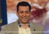 Salman Khan 'waves' a sign of relief to fans