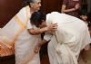 Amitabh meets onscreen mother on her 86th birthday