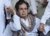 Despite of poor health condition, Dilip Kumar tweets for his fans!