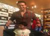 Tiger Shroff poses with his tiny Baaghi fan!