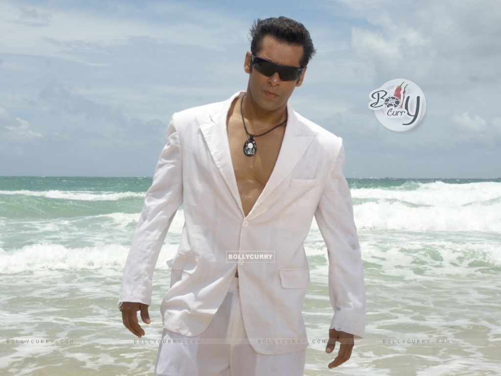 Sexy Salman in White (11412) size:1024x768