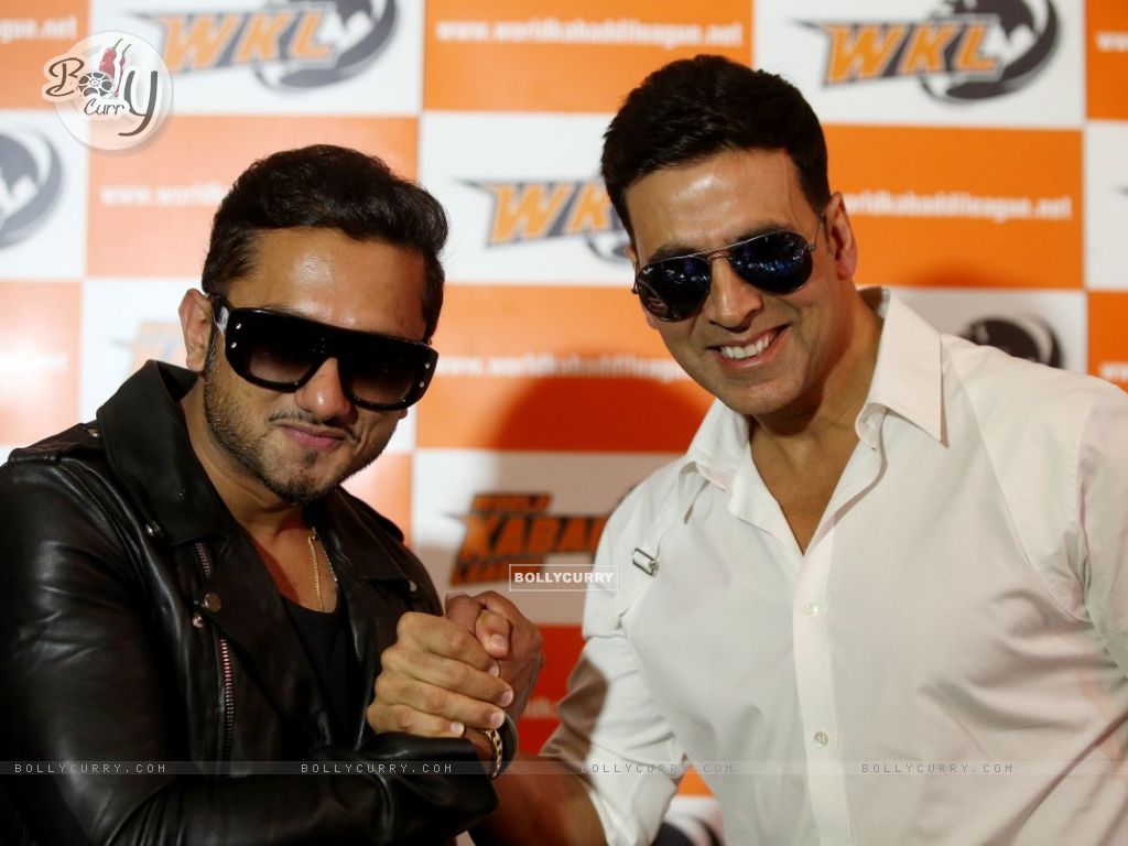 Wallpaper - Akshay Kumar and Honey Singh pose for the media at the Launch of  World kabaddi League in London (331586) size:1024x768
