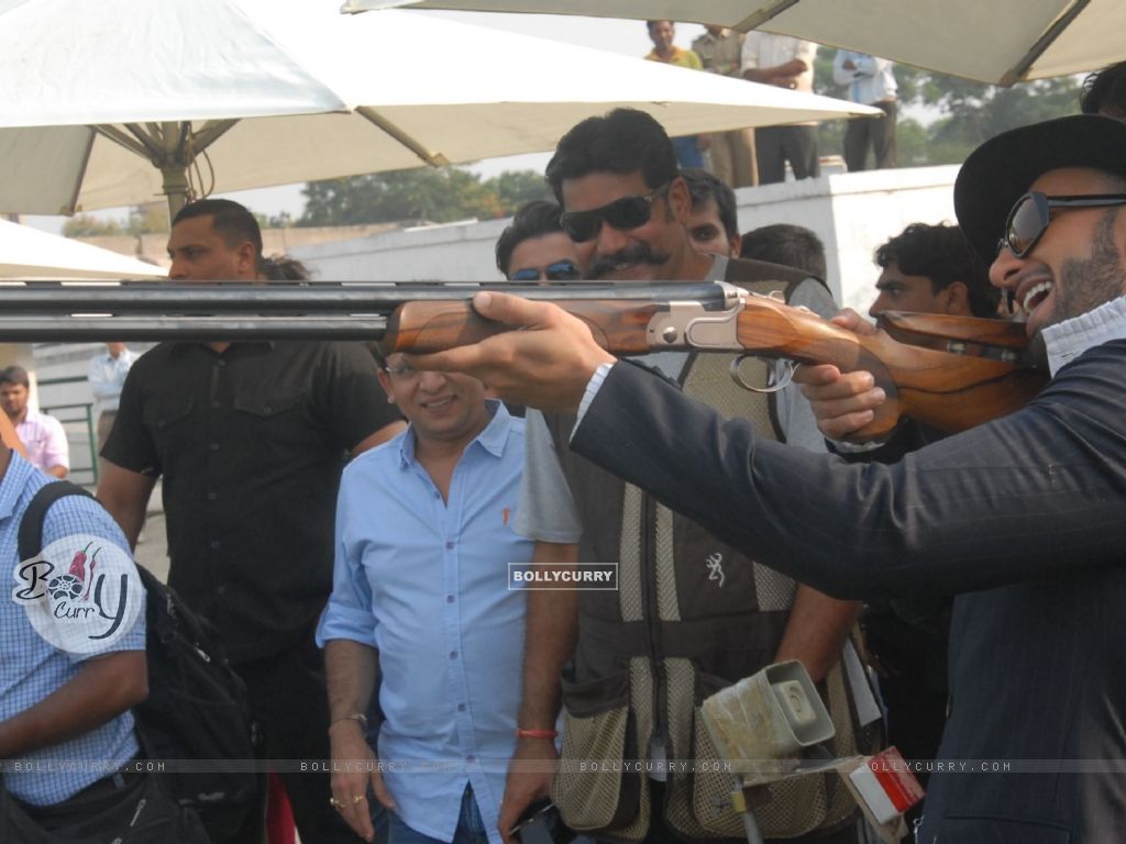 Wallpaper - Ranveer Singh tries his hand at rifel shooting at Jagatpura Shooting  Range (344232) size:1024x768