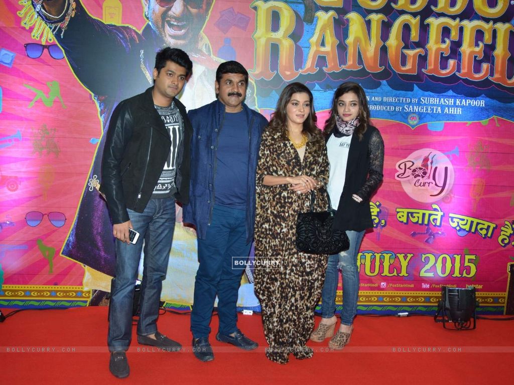 Wallpaper - Sachin Ahir and Sangeeta Ahir With Kids at Premiere of Guddu  Rangeela (369369) size:1024x768
