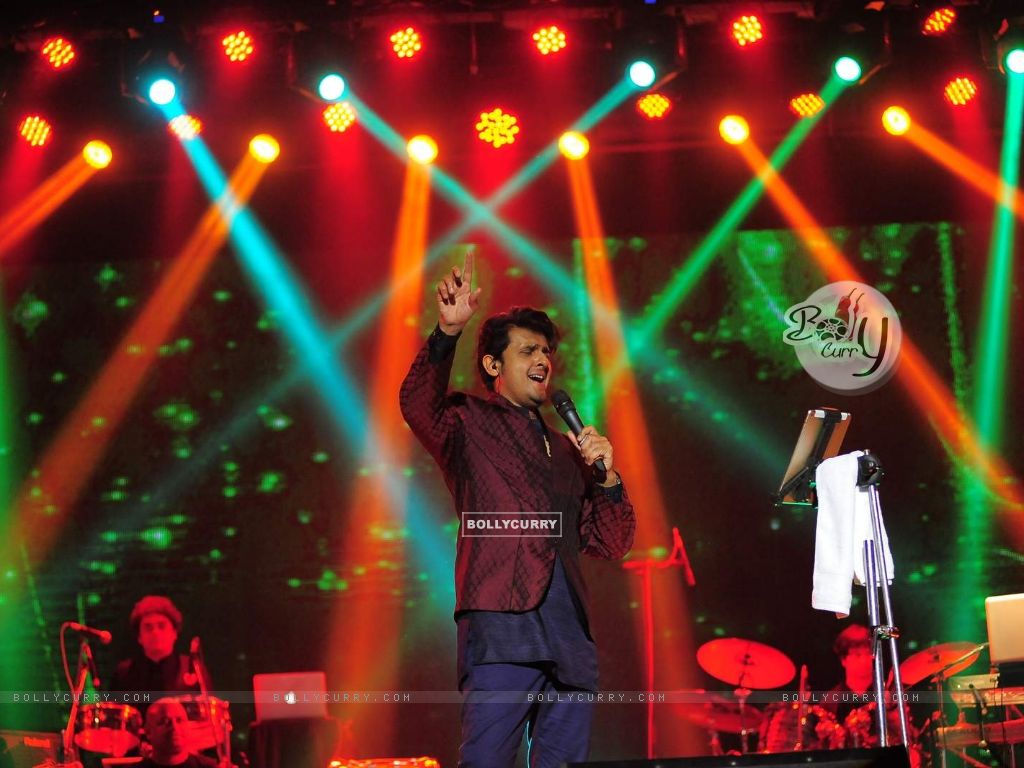 Wallpaper - Popular Singer Sonu Nigam Performs for 'Spirit of India'  (387871) size:1024x768