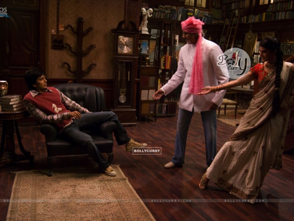 Amitabh Bachchan and Jacqueline Fernandez trying to impress Ritesh Deshmukh (39297) size:1024x768