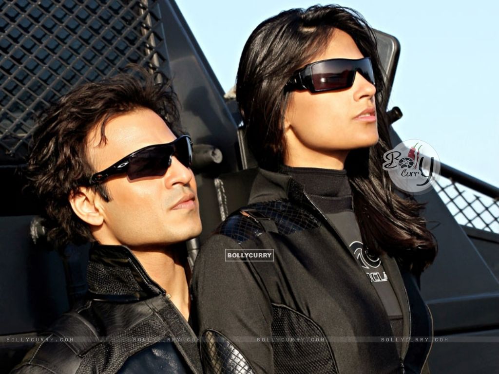 http://img.bollycurry.com/wallpapers/1024x768/39784-vivek-oberoi-and-aruna-shields-looking-gorgeous.jpg
