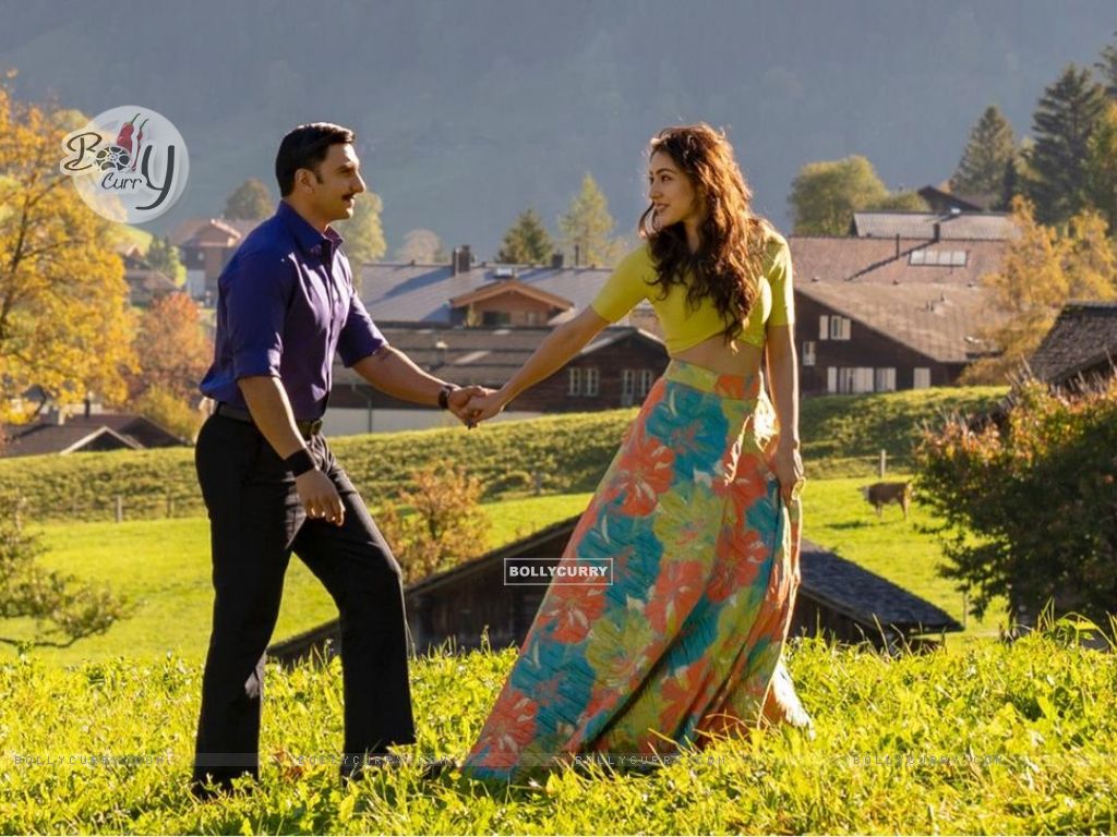 Ranveer Singh and Sara Ali Khan Still from the song of Movie Simmba (442771) size:1024x768