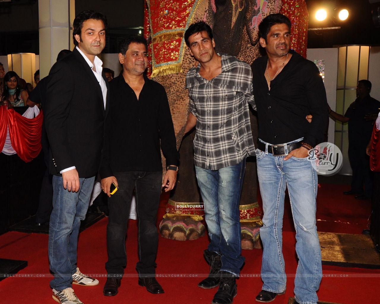 Wallpaper - Akshay, Bobby and Sunil Shetty at Premiere of Thank you at  Chandan, Juhu, Mumbai (129128) size:1280x1024