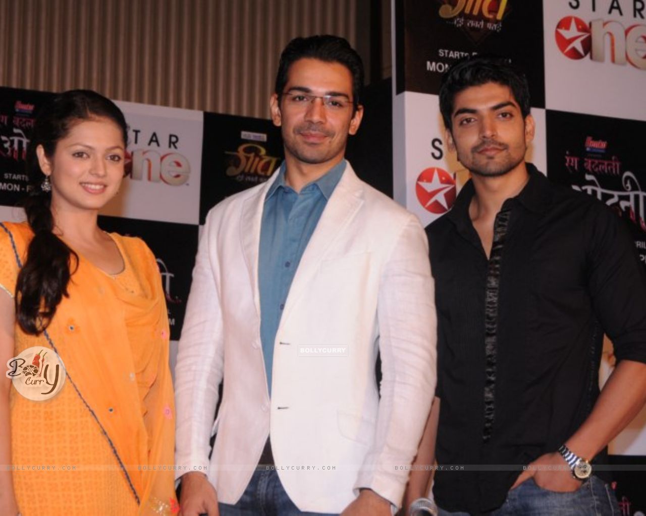 Cast of geet hui sabse parayi