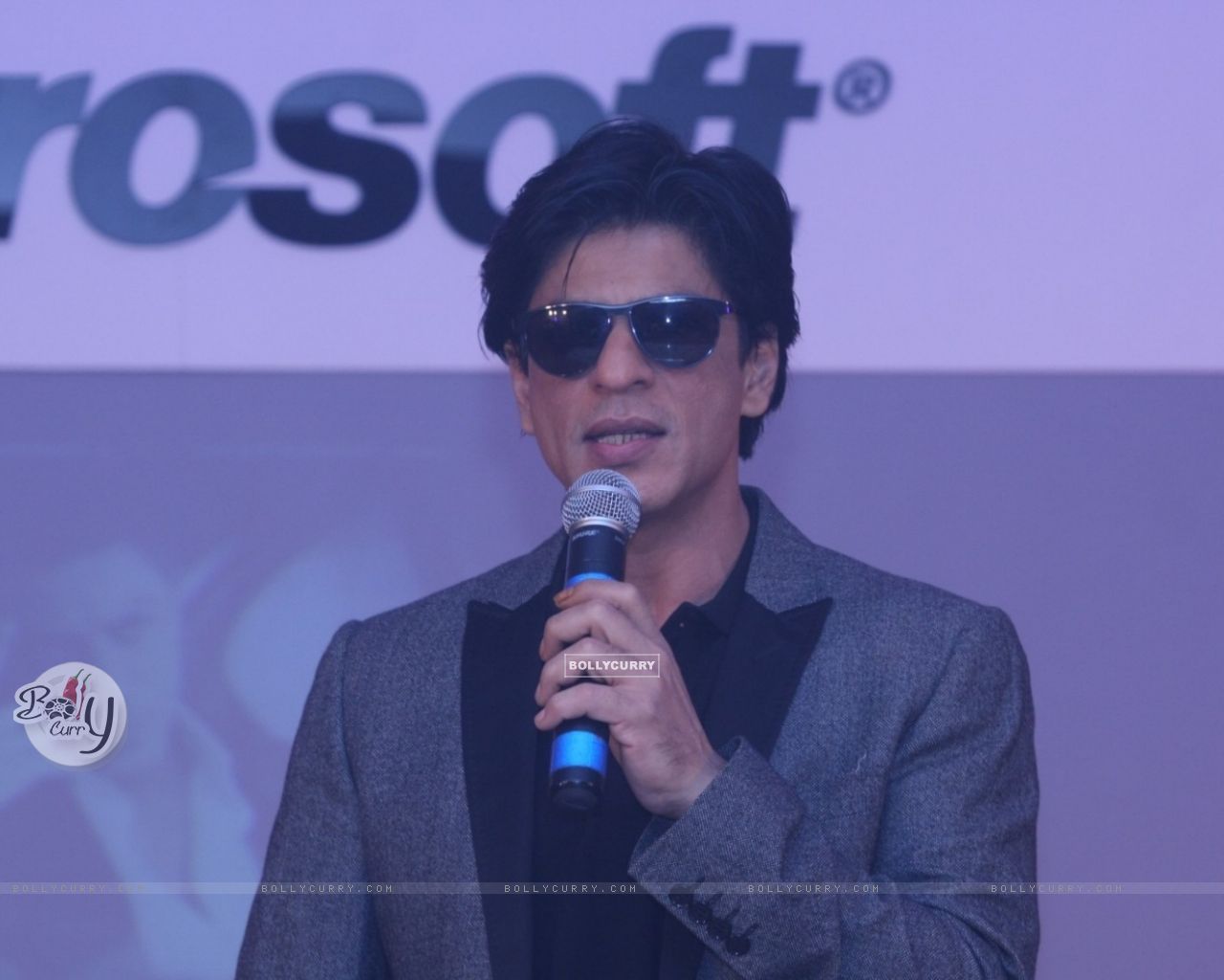 Wallpaper - Shahrukh Khan at Don 2 Microsoft promotions at Taj Lands End  (183562) size:1280x1024