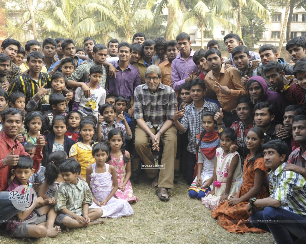 Amitabh Bachchan shoots with deaf and mute children for TE3N (406197) size:1280x1024