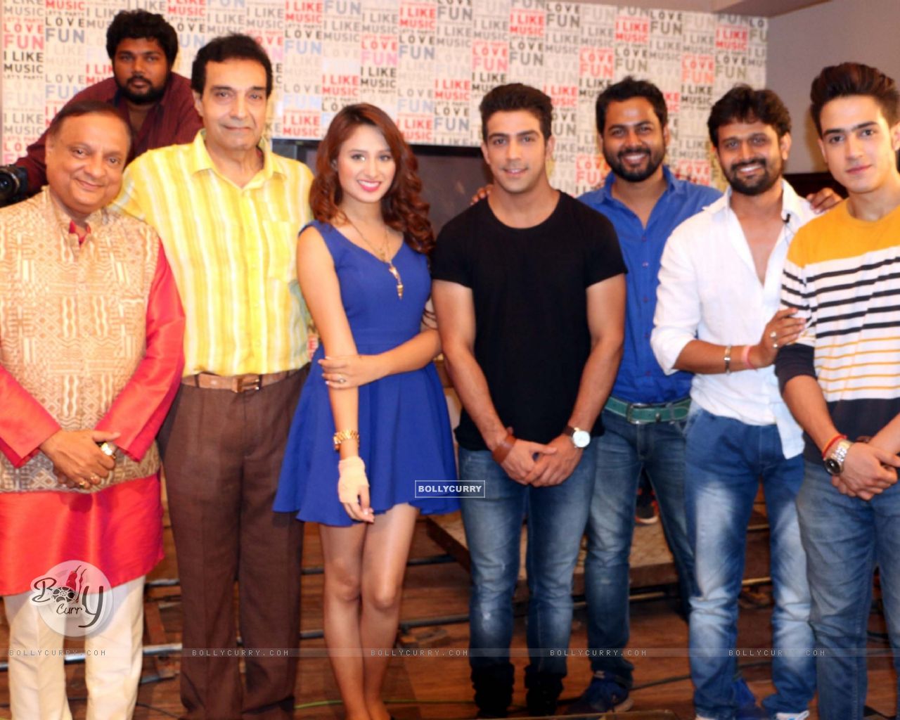 Wallpaper - Dheeraj Kumar with cast of serial 'Yaro Ka Tashan' at Launch of  their new show (412911) size:1280x1024