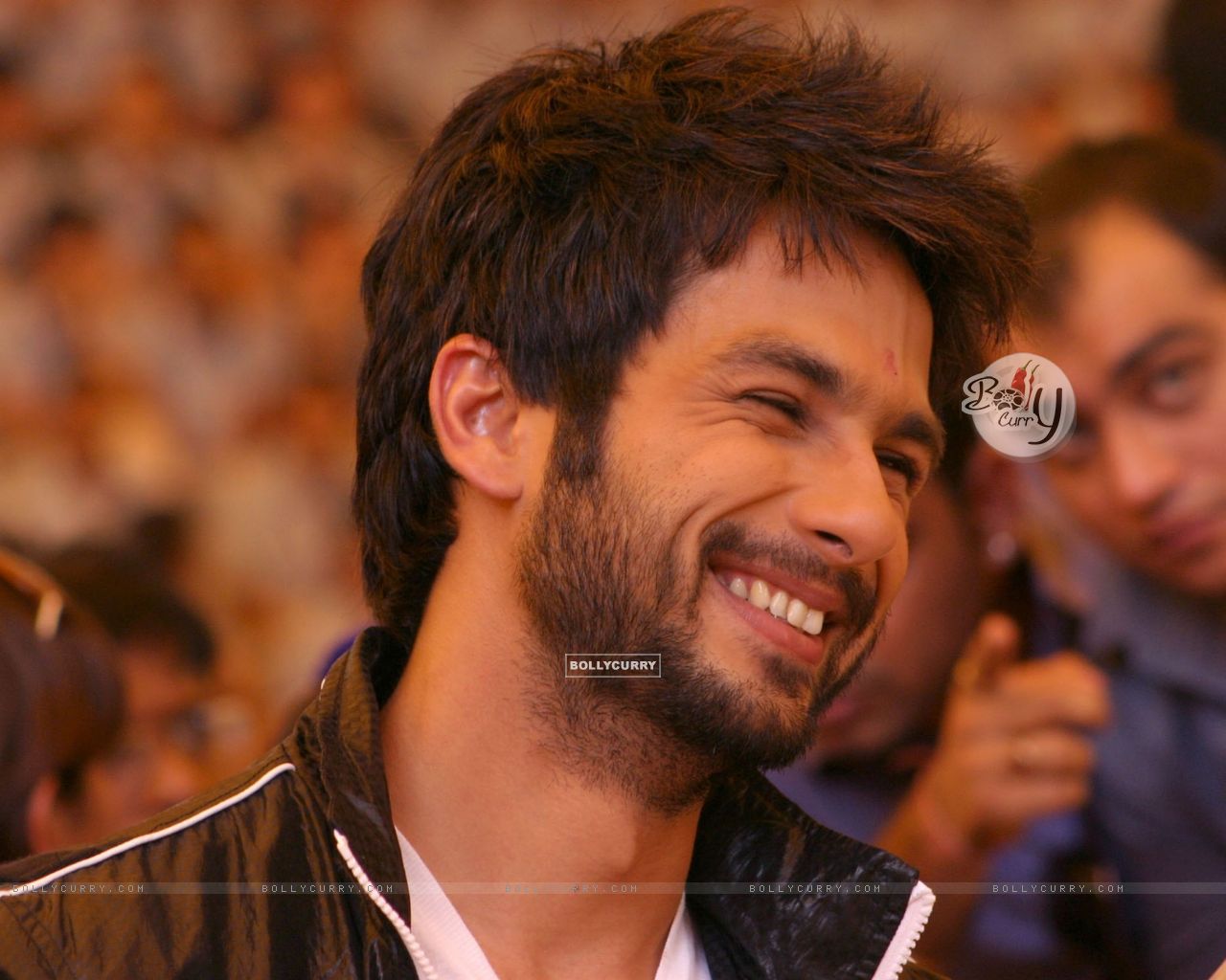 Wallpaper - Bollywood actor Shahid Kapoor visited his old school 