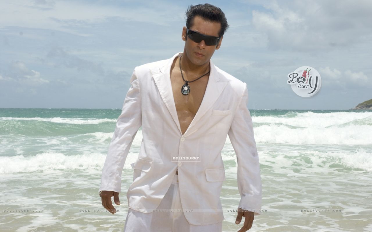 Sexy Salman in White (11412) size:1280x800