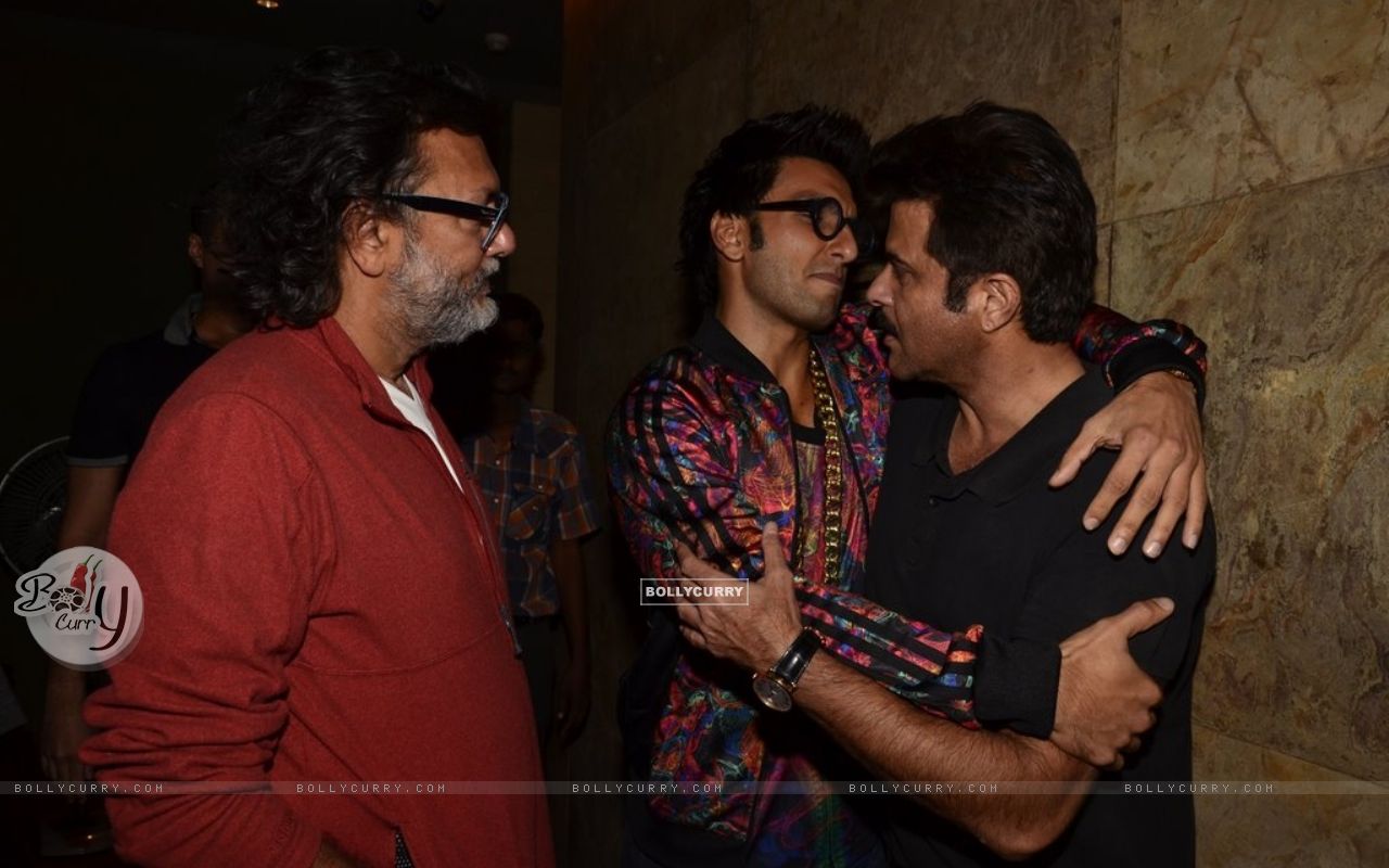 Wallpaper - Ranveer Singh snapped hugging Anil Kapoor at the Special  Screening of Khoobsurat (337755) size:1280x800
