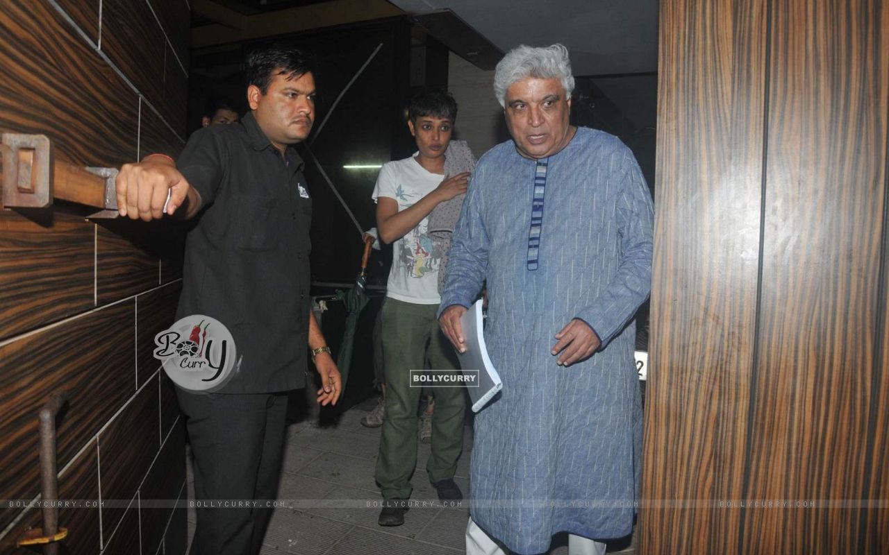 Javed Akhtar Snapped at Aamir Khan's House (368875) size:1280x800