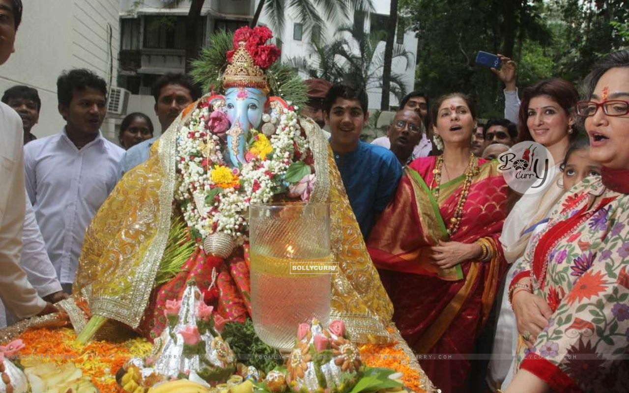 Twinkle Khanna And Dimple Kapadia At The Ganesh Visarjan Dimple Kapadia Event Photo Gallery