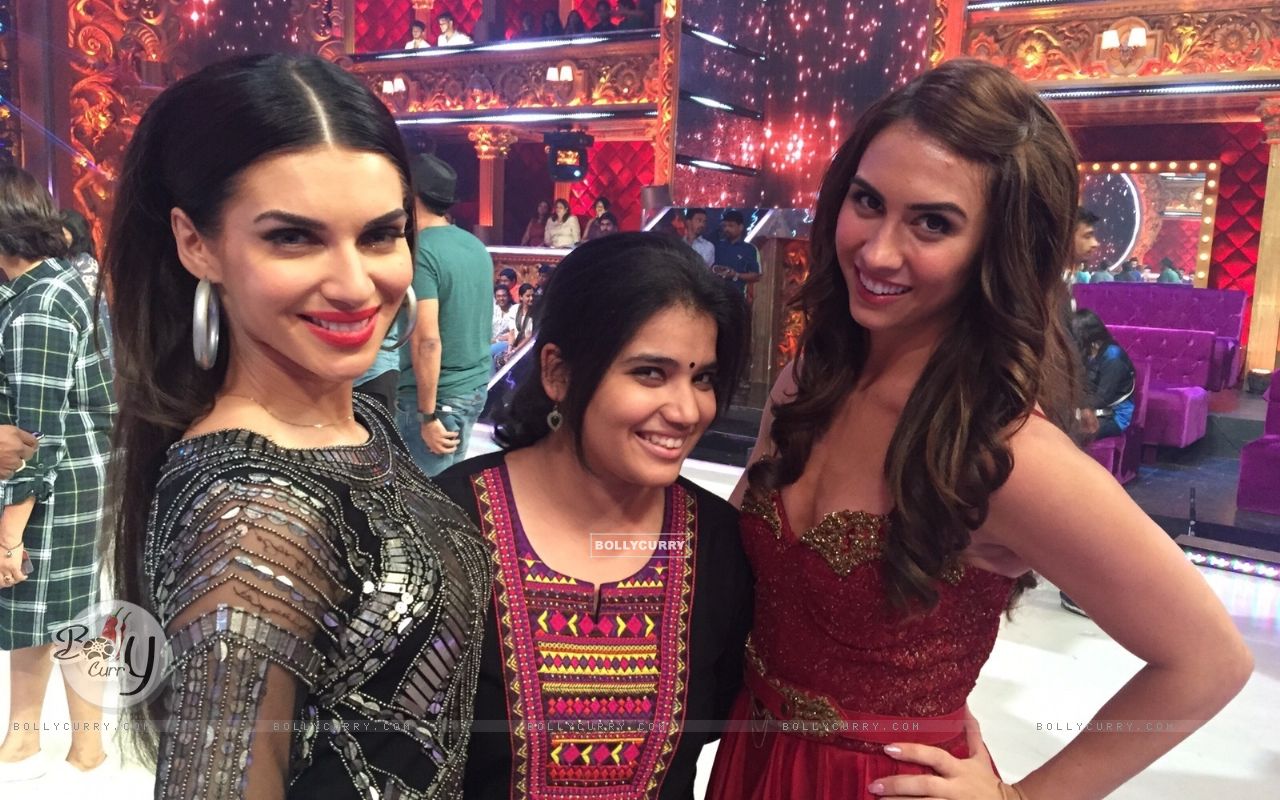 Scarlett Wilson Reunites with Jhalak Dikhla Jaa 8 Contestants! - Scarlet and Lauren (380776) size:1280x800