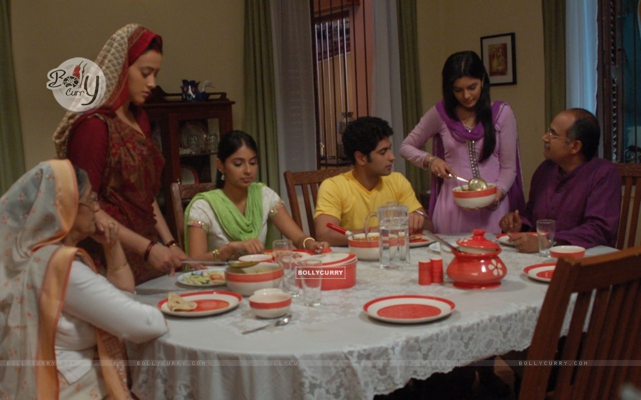 Wallpaper - Pratigya family having their dinner (40265) size:1280x800