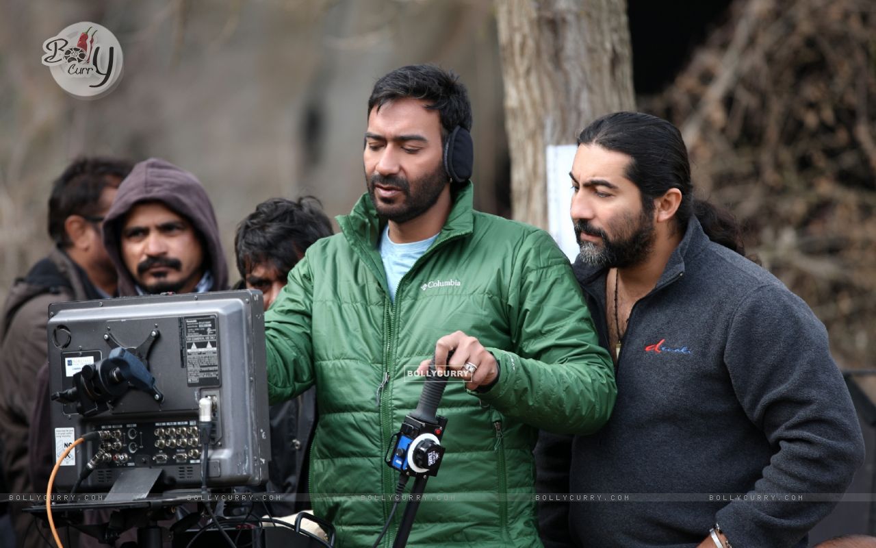 Wallpaper - Ajay Devgn turns cinematographer for Shivaay (403547)  size:1280x800