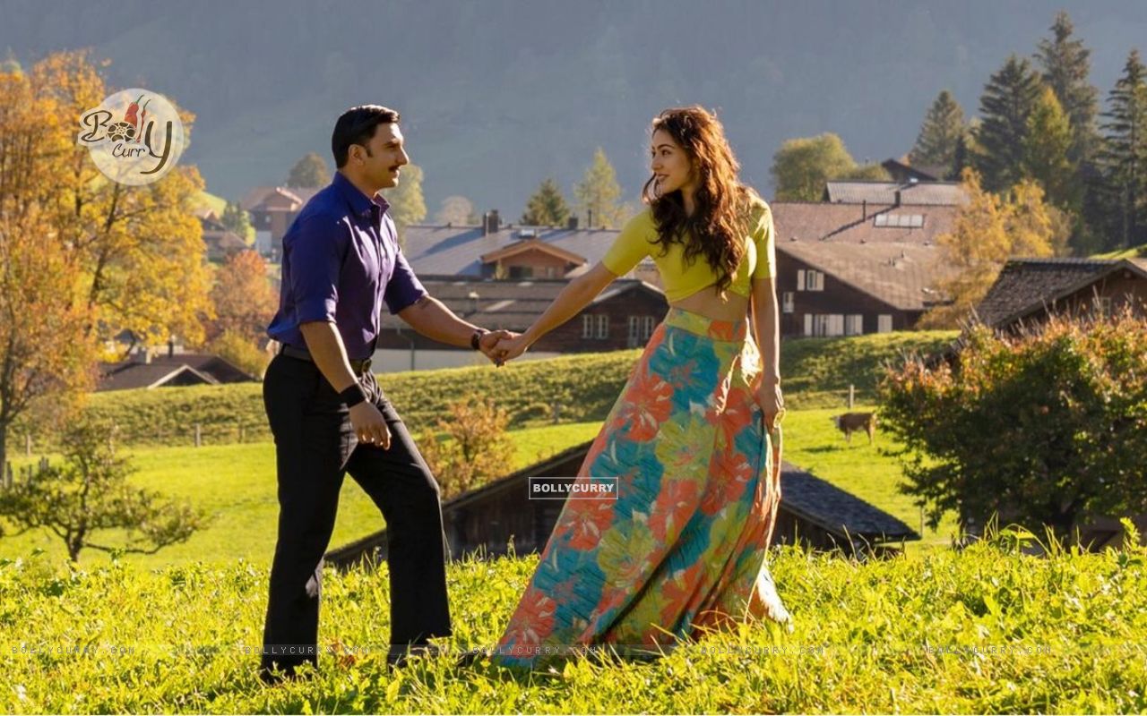 Ranveer Singh and Sara Ali Khan Still from the song of Movie Simmba (442771) size:1280x800