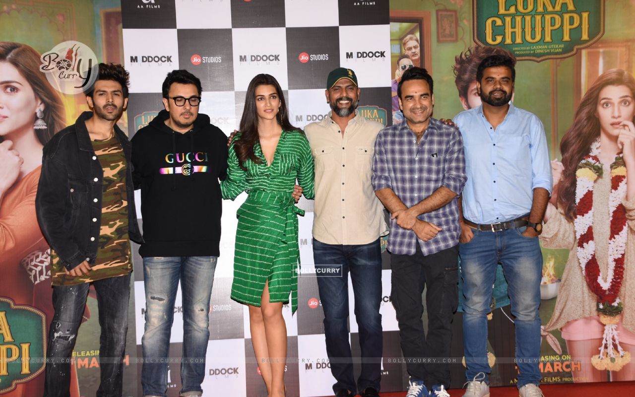 Wallpaper - Cast of Lukka Chuppi at the trailer launch (443603)  size:1280x800