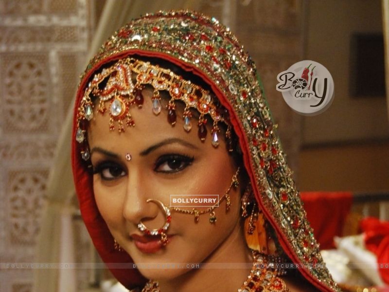Download 800x600 Wallpaper size image of celebrity Hina Khan