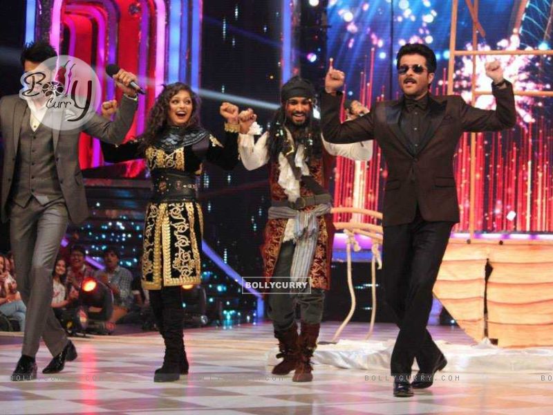 Drashti, Manish, Salman dancing with Anil Kapoor in jhalak (302836) size:800x600