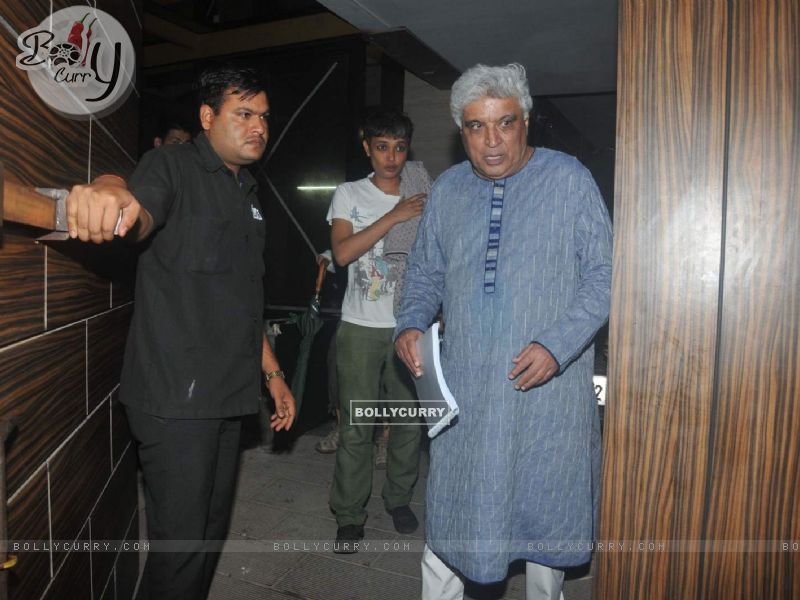 Javed Akhtar Snapped at Aamir Khan's House (368875) size:800x600