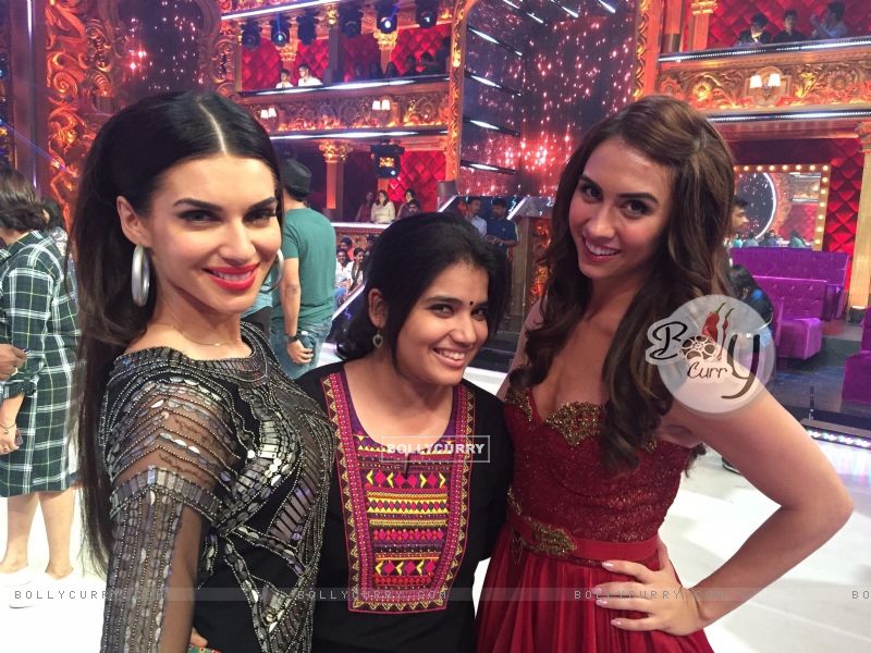 Scarlett Wilson Reunites with Jhalak Dikhla Jaa 8 Contestants! - Scarlet and Lauren (380776) size:800x600