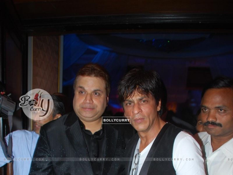 Shahrukh Khan at Ramesh Taurani''s 25th Wedding Anniversary Celebrations