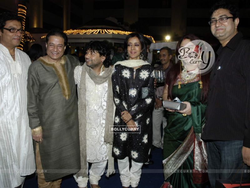 Singer Kailash Kher with his wife celebrating their wedding anniversary bash