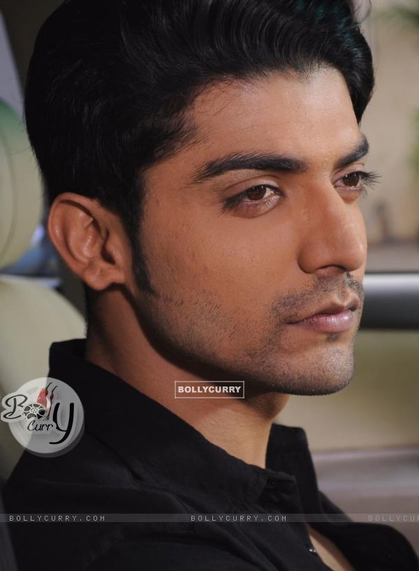 Gurmeeet Choudhary as Yash In Punar Vivah | Gurmeet Choudhary Photo ...